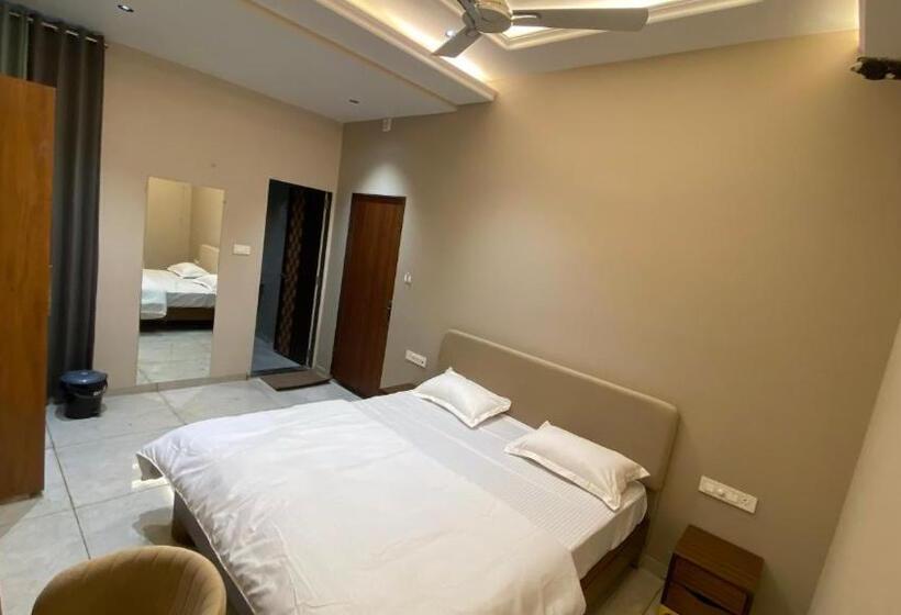 Номер Deluxe, Hari Leela Fort View Palace