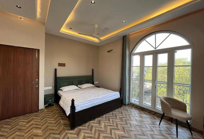 Люкс Вид на Горы, Hari Leela Fort View Palace