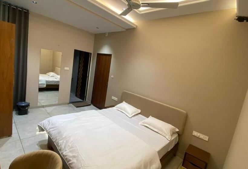 Номер Deluxe, Hari Leela Fort View Palace