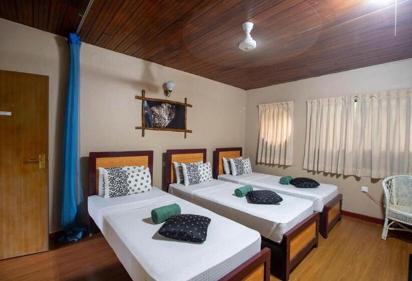 اتاق ساده سه‌ نفره, Udawalawa Safari Village