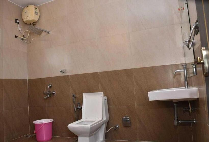 Трехместный Номер Классика, Oyo Orange Resort Ecr