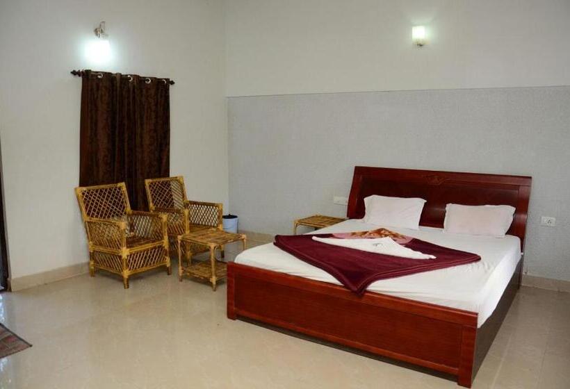 带阳台标准四人间, Maravakandy Resort