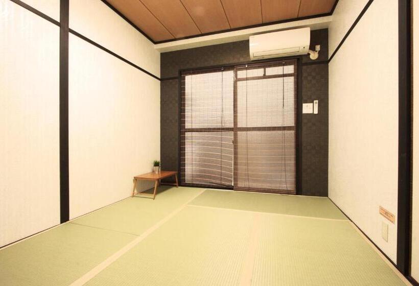 标准三人间共用浴室, Toyotaya Hostel
