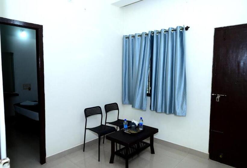 家庭间, Aradhya Inn Deralakatte