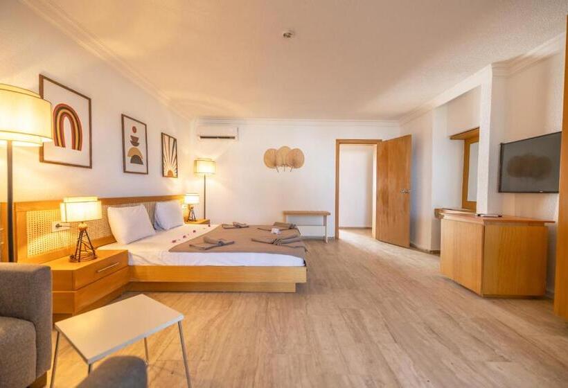 Семейный Номер, Regulus Beach Resort