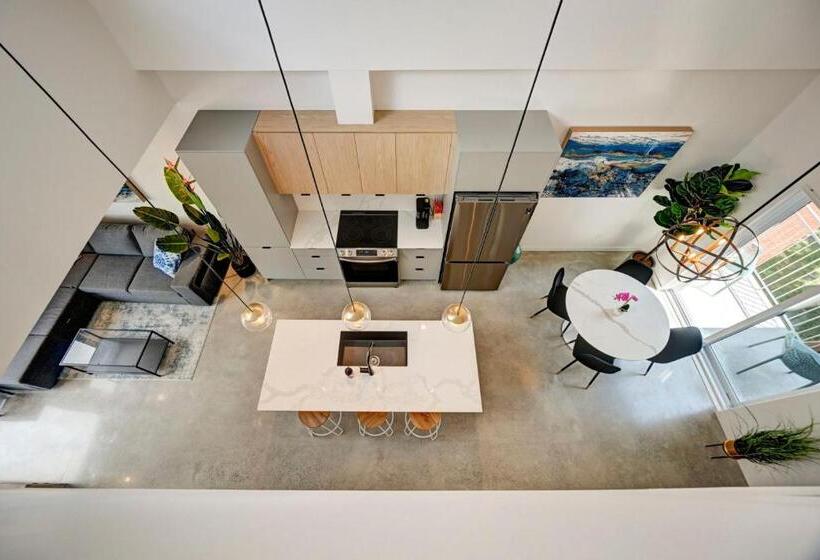 1 Bedroom Penthouse Apartment, Tripmontreal 301