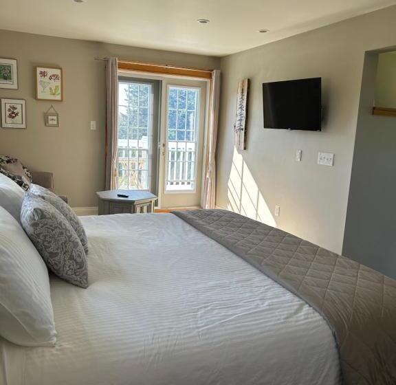 Люкс Deluxe Вид на Море, Tides Inn Guest Suites
