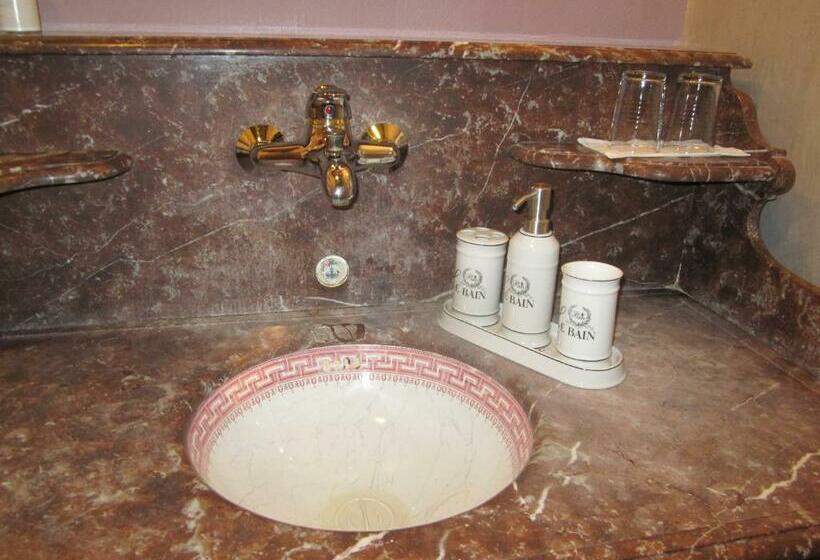 Четырехместный Номер Стандарт, Manoir Desnachez