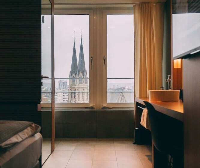 Номер Deluxe Вид на Город, Me And All Hotel Dusseldorf, By Hyatt