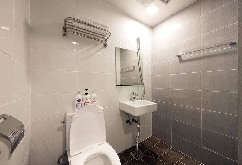 Номер Стандарт Трехместный, K Grand Hotel Seoul