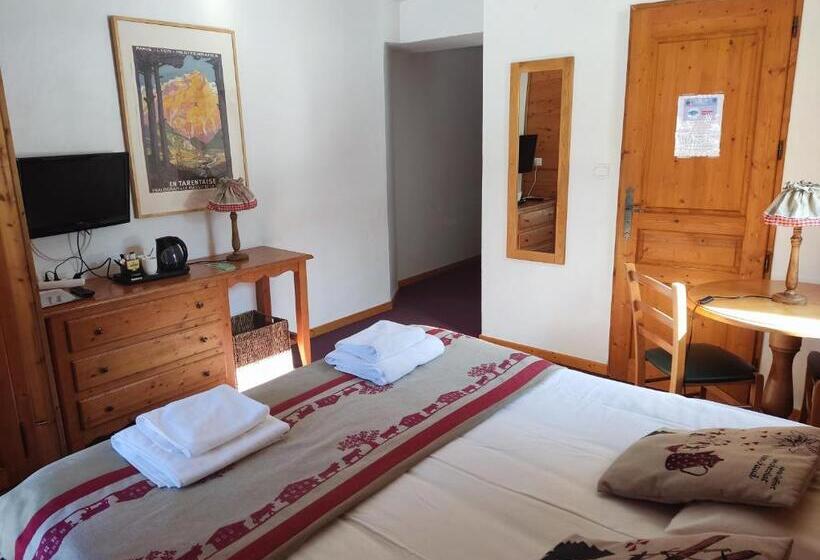 Номер Стандарт с Балконом, Epicéa Lodge Hôtel