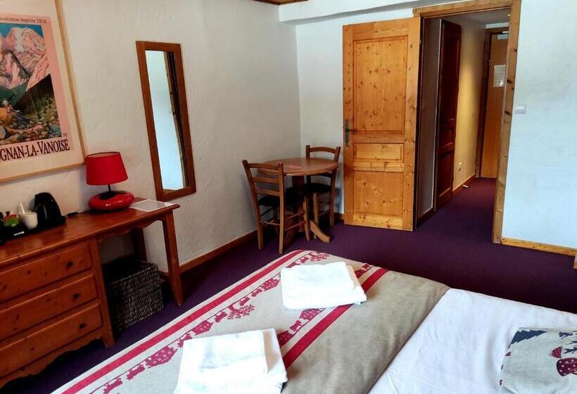 Четырехместный Номер Стандарт с Балконом, Epicéa Lodge Hôtel