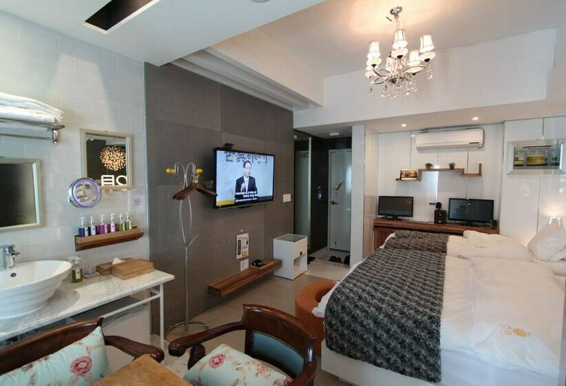 Люкс, February Hotel Apsan