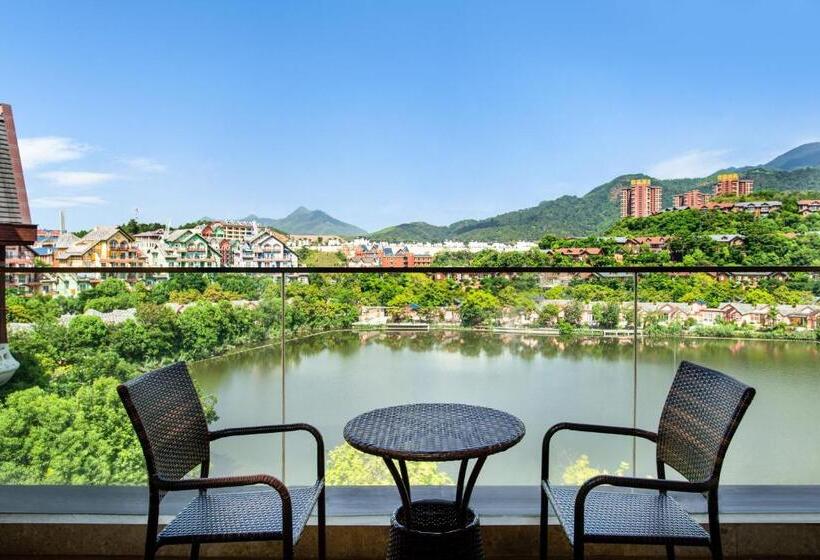 Номер Deluxe Вид на Озеро, Four Points By Sheraton Heyuan Resort