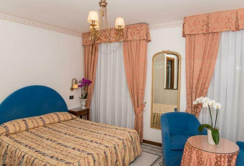 اتاق استاندارد با تراس, Miramare