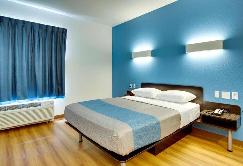 Студия Стандарт, Motel 6 Poplar Bluff, Mo