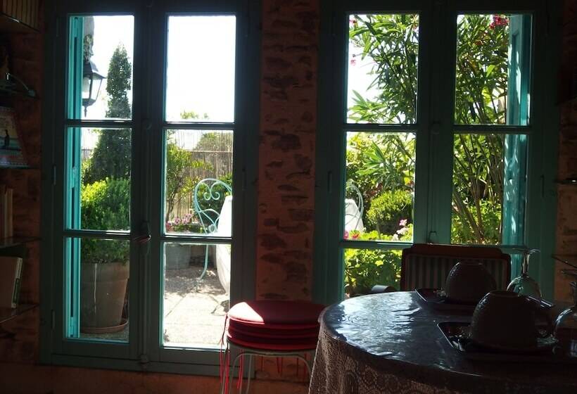 Номер Стандарт, Riverside Home Cottage
