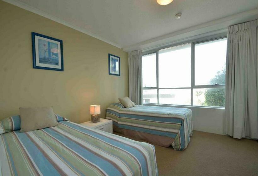 Апартаменты 3 Спальни, Chateau Royale Beach Resort Maroochydore