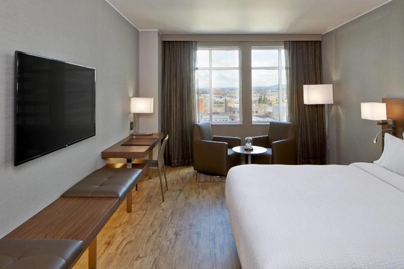 带大床的标准间, Ac Hotel By Marriott Portland Downtown, Or