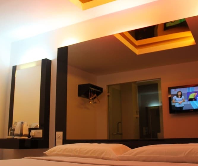 اتاق لوکس, Time Hotel Kuchai Lama