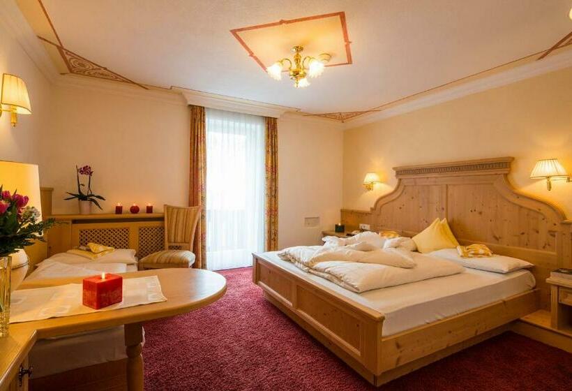 Номер Стандарт Трехместный, Dolomites Wellness Hotel Savoy
