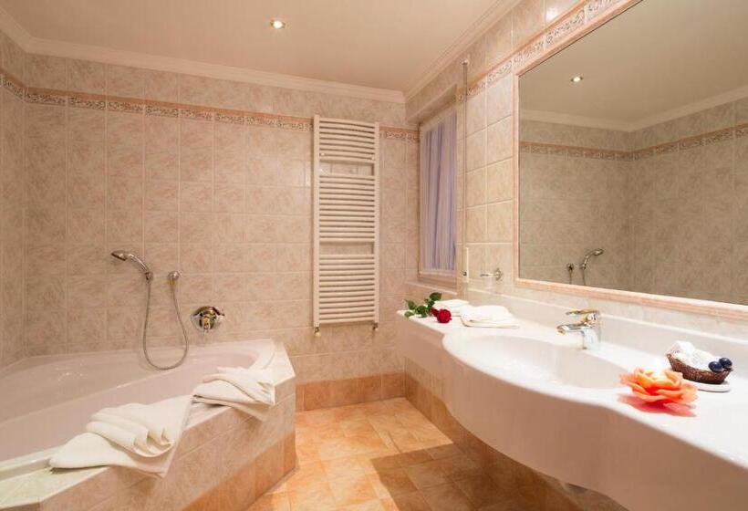 Номер Superior, Dolomites Wellness Hotel Savoy