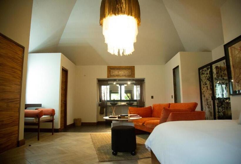 Standard Bungalow, Soul Spring Sanctuary