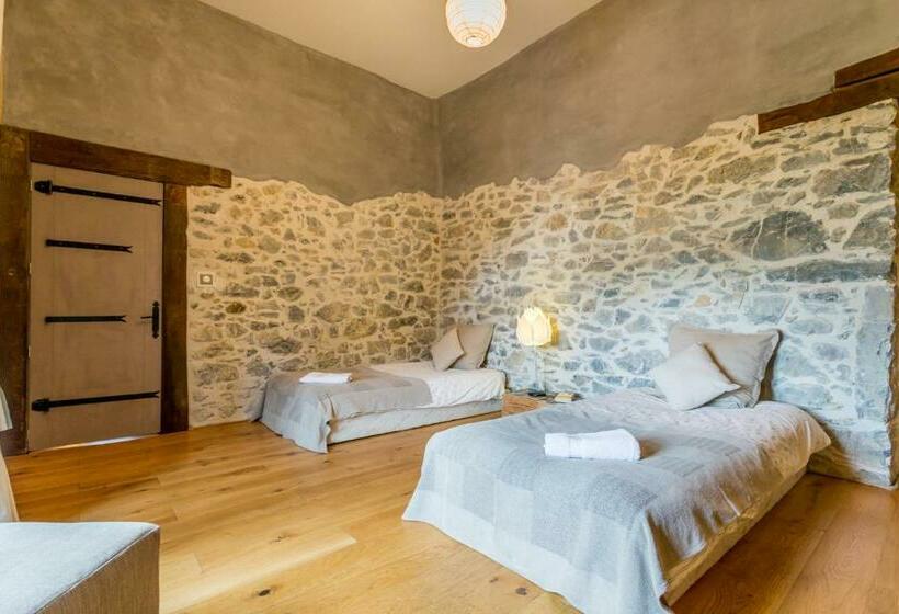 Четырехместный Номер Стандарт, Les Fous Du Village