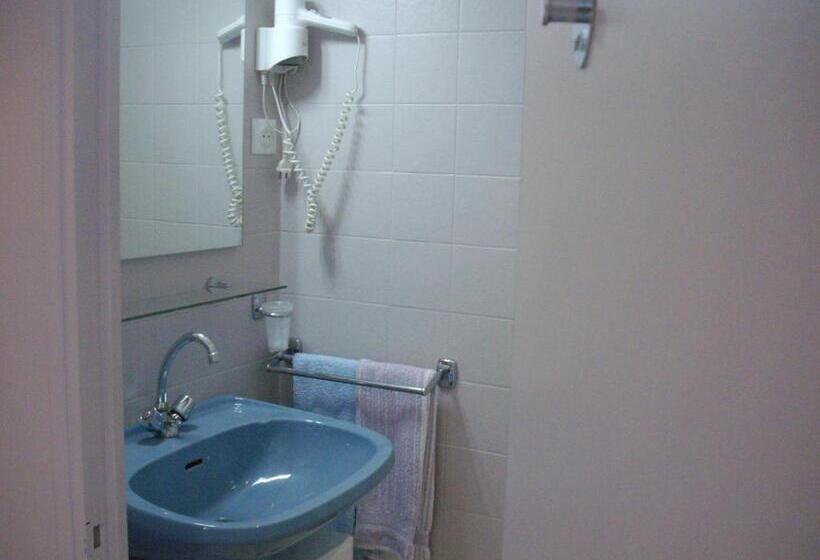 标准三人间, Hôtel Restaurant Anglade