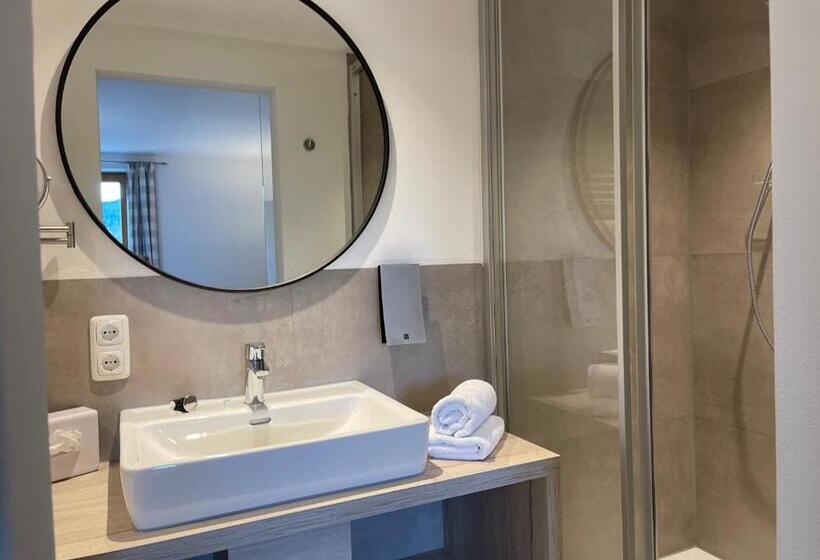 Трехместный Номер Стандарт с Балконом, Bayern Resort