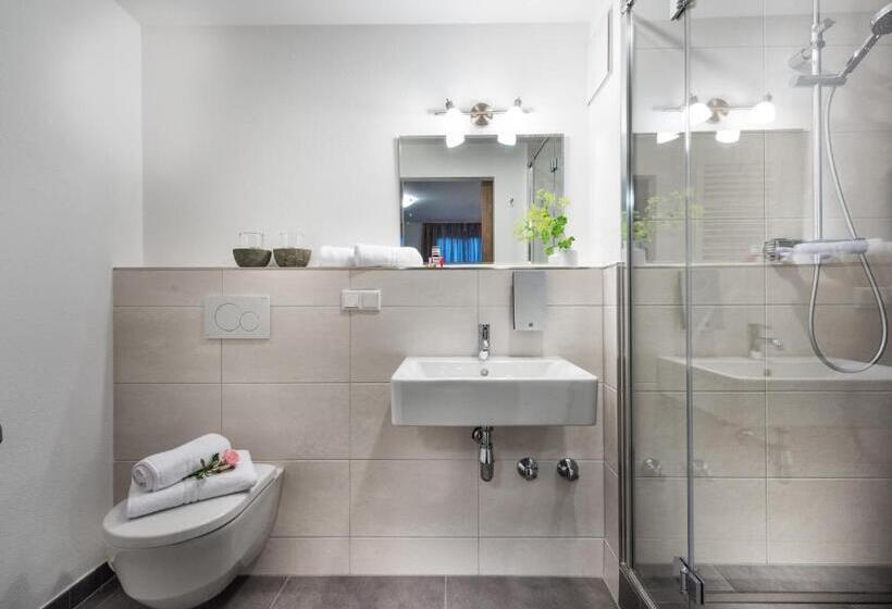 اتاق سوپریور با چشمانداز, Bayern Resort