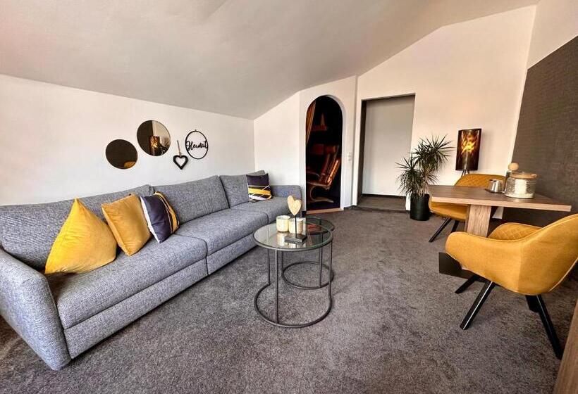 Трехместный Номер Стандарт с Балконом, Bayern Resort
