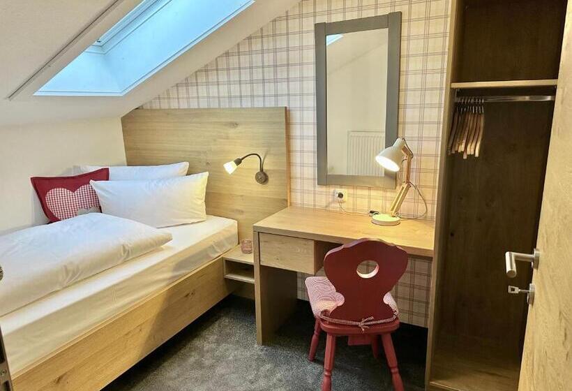 Трехместный Номер Стандарт с Балконом, Bayern Resort
