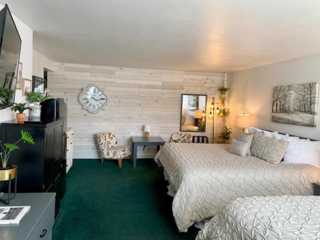 Четырехместный Номер Deluxe, Moose Creek Lodge & Suites