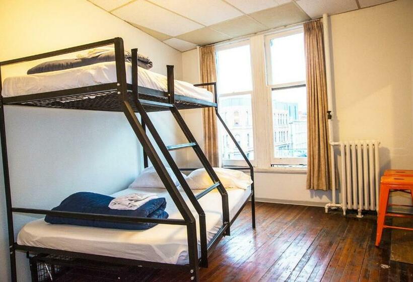 バス共有のスタンダードルーム, The Cambie Hostel Gastown