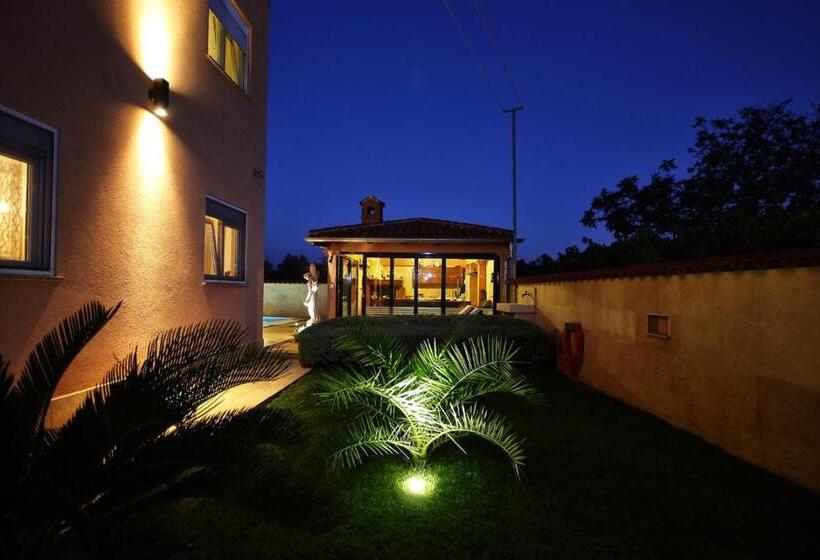 Studio Standard, Villa Mihaela
