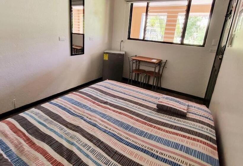 اتاق استاندارد با سرویس بهداشتی مشترک, Casa Pura Vida Surf Hostel   Tamarindo Costa Rica