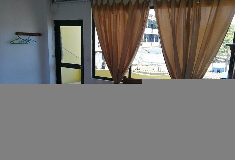 Номер Стандарт Трехместный, Hostal La Casa De Luis