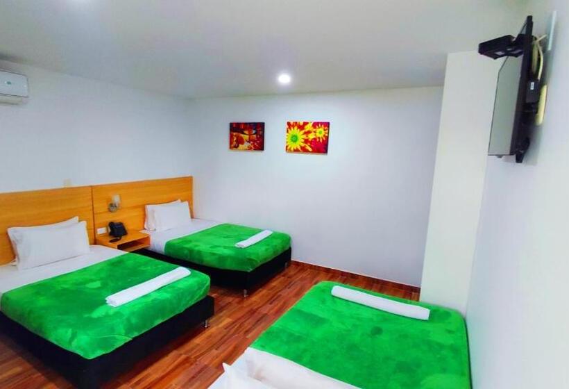 اتاق استاندارد سه تخته با بالکن, Berdez