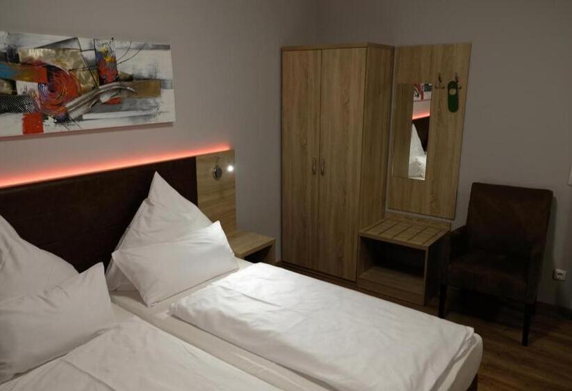 Трехместный Номер Комфорт, Minx – Cityhotels