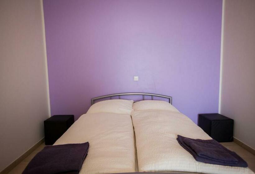 اتاق استاندارد, Motel Schlegel