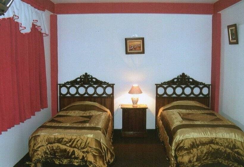 Номер Стандарт, Hostal Turístico Eiffel