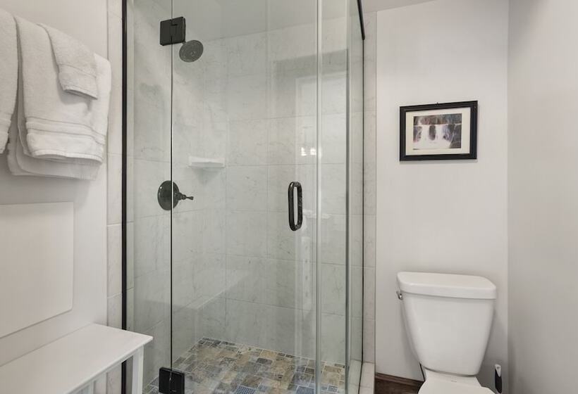 Люкс Повышенной Комфортности, Greenbriar Inn