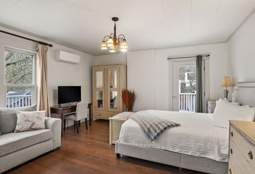 Люкс Повышенной Комфортности, Greenbriar Inn