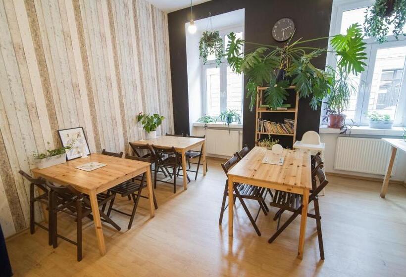 Трехместный Номер Стандарт Совместная Ванная, Hostel Cinnamon