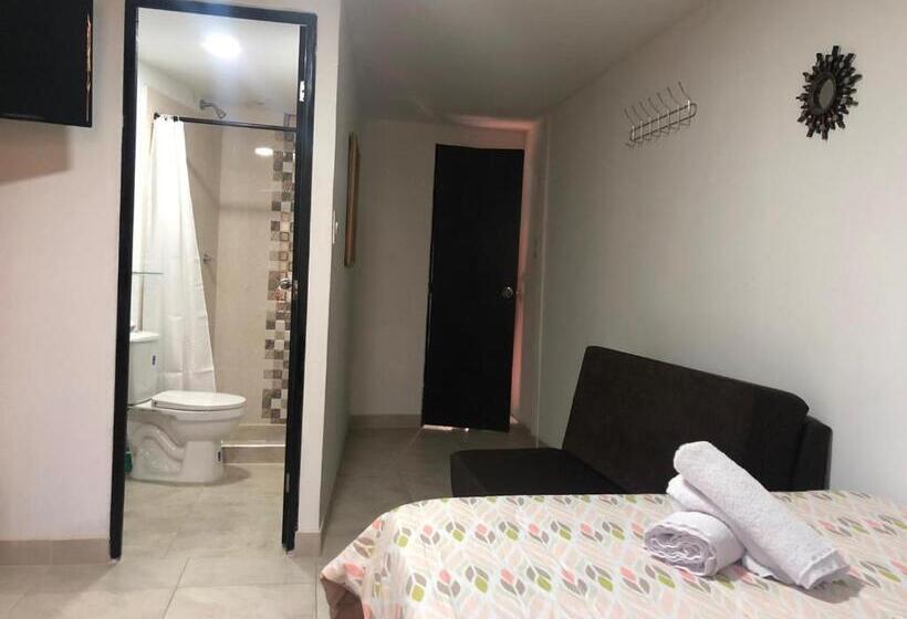 Habitación Triple Estándar, Hostal Y Camping Los Girasoles