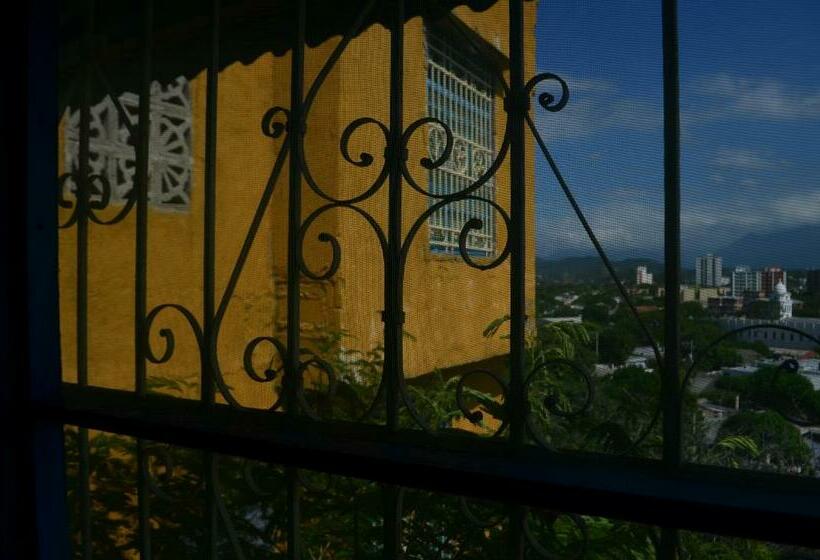 سوییت خانوادگی, Jardin Etnobotanico Villa Ludovica