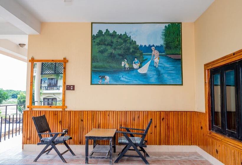 Deluxe room with river view, Riverside With Swimming Pool