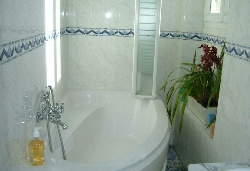 Номер Стандарт Вид на Сад, Le Jardin De Cécile Et Benoit   Bed And Breakfast