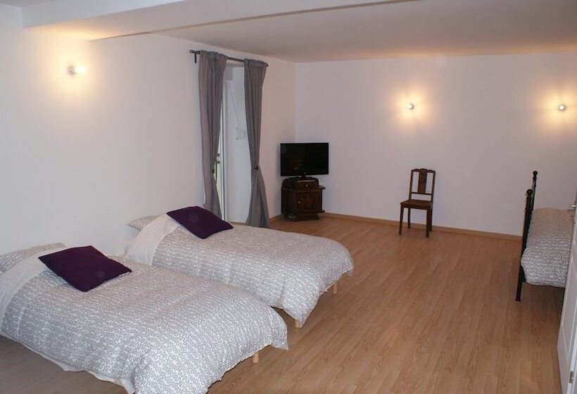 Четырехместный Номер Стандарт, Crezilles Hotes